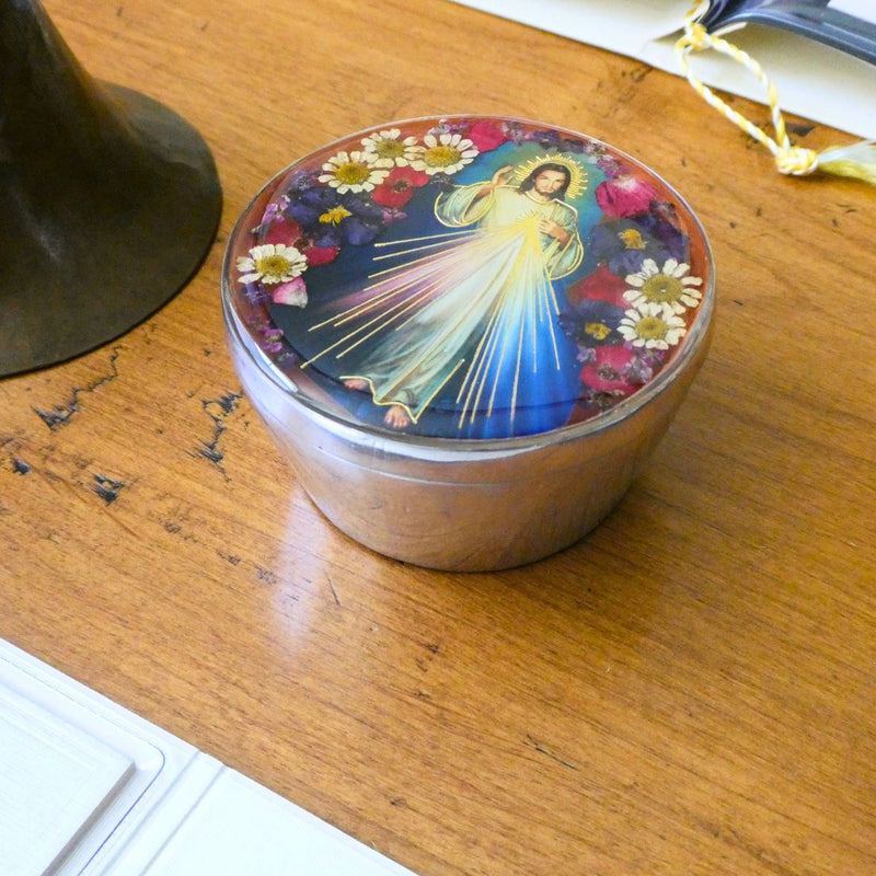 Divine Mercy Rosary Box w/ Pressed Flowers 2.9" x 1.5" x 2" - Guadalupe Gifts