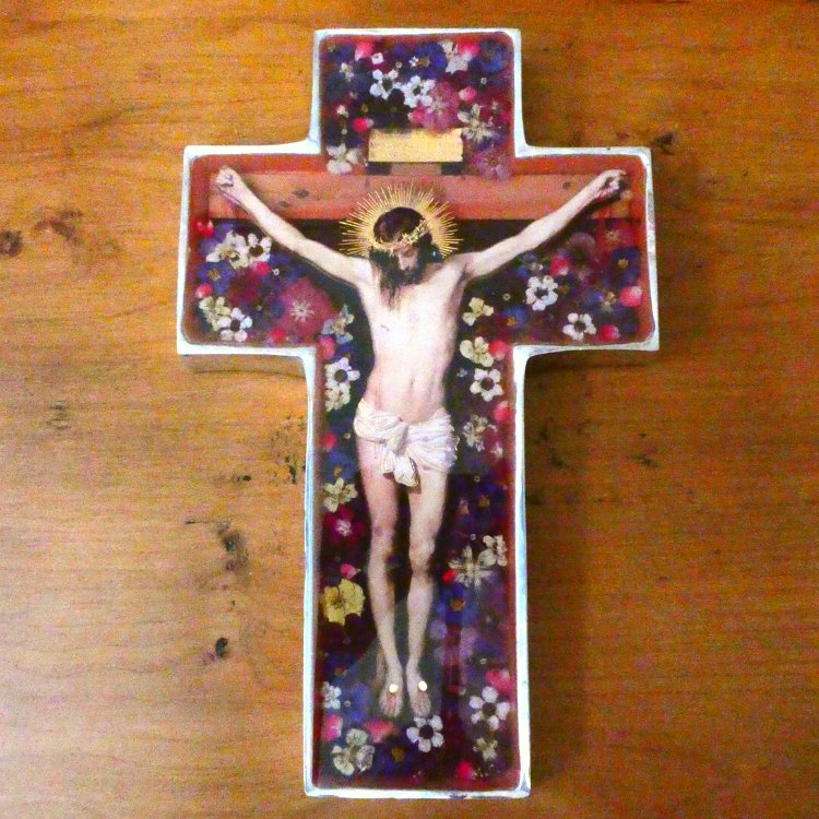 Grand Wall Crucifix w/ Pressed Flowers 11" - Guadalupe Gifts