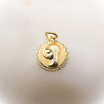 Medalla de la Virgen Niña en Oro (14k gold) Redonda 0.57" - Guadalupe Gifts