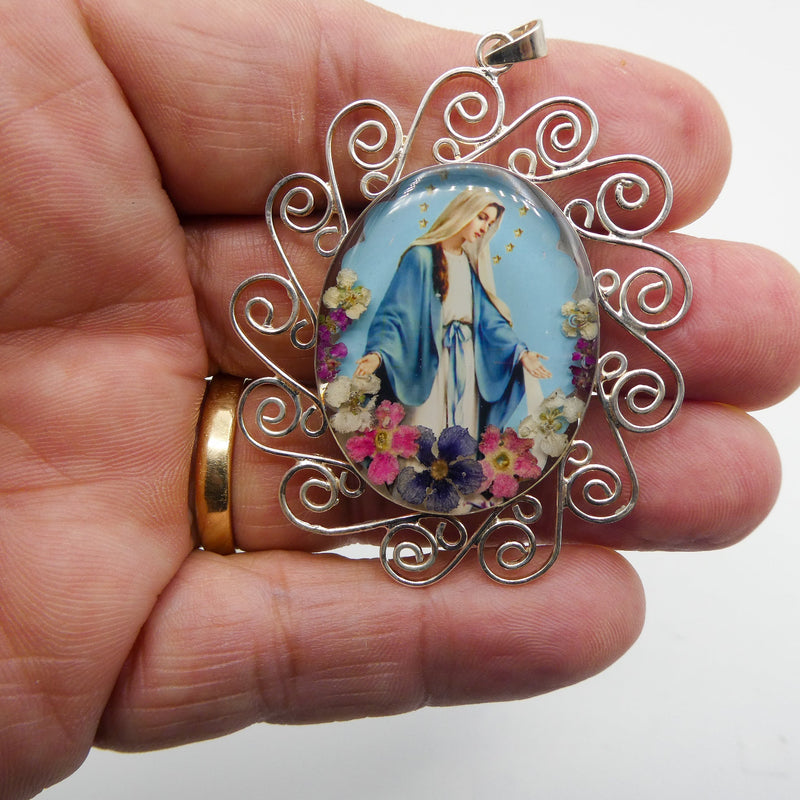 Our Lady of Grace Baroque Medallion w/ Pressed Flowers - Guadalupe Gifts